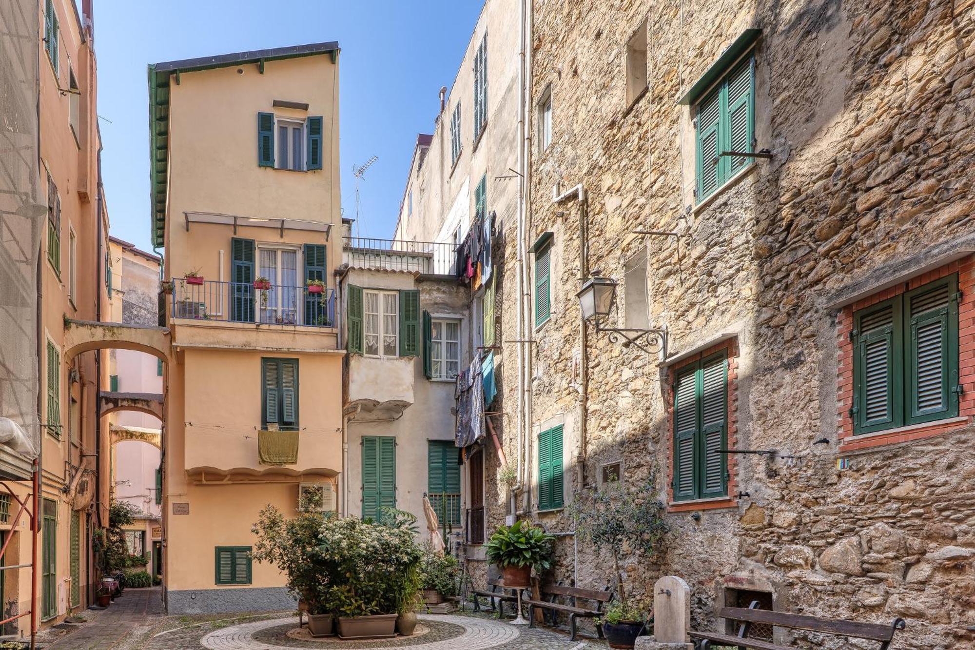 Casa Dritta Apartment Bordighera Exterior photo